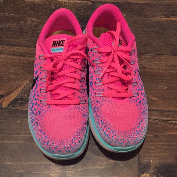 Bright pink Nike Free Run - Picture 2 of 3